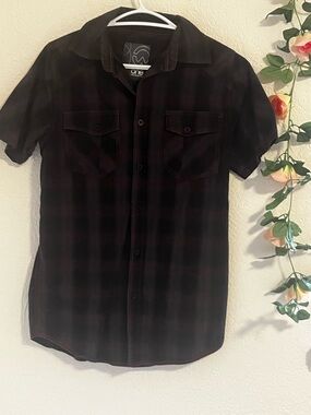 2/20$ Plaid button up black and red shirt